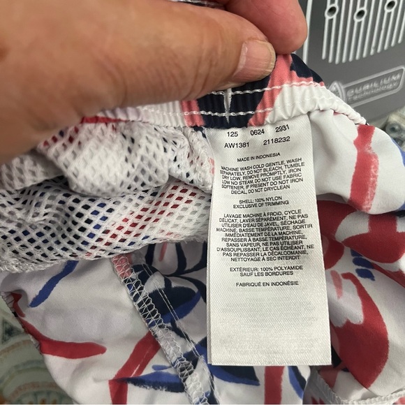 Columbia Women's Shorts with Red and Blue Leaf Pattern - Picture 6 of 6